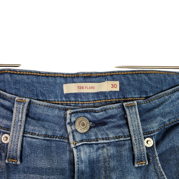 LEVI'S 726 Flare Jeans Womens 30x32 Blue Wash Distressed Ripped Knees Stretch - Picture 4 of 12